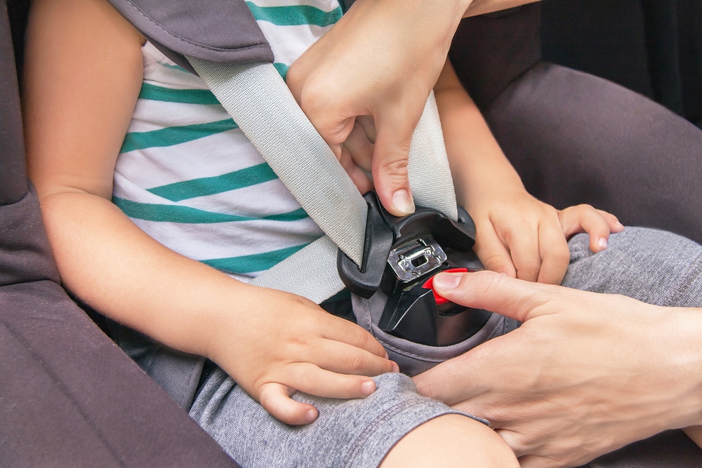 parent buckling in child